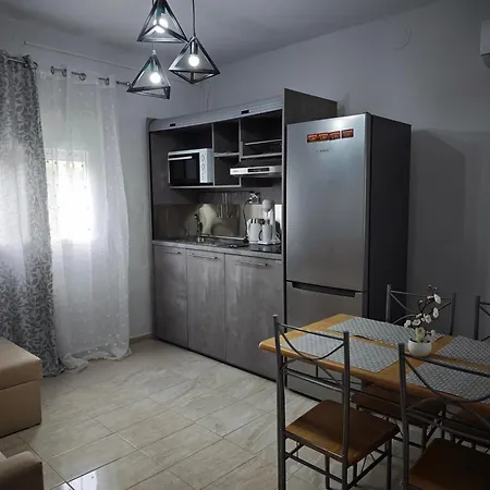 Semesterbostad Elina House 2