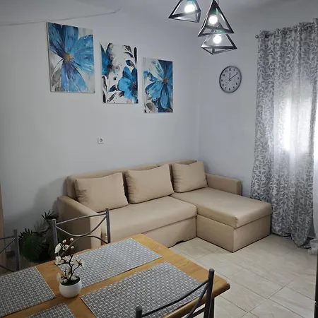 Semesterbostad Elina House 2 *