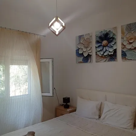Elina House 2 *