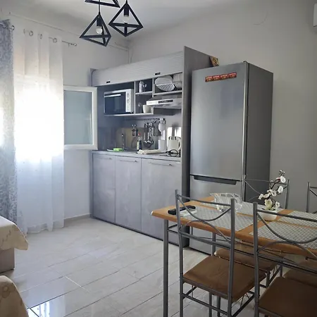 Vakantiehuis Elina House 2 *